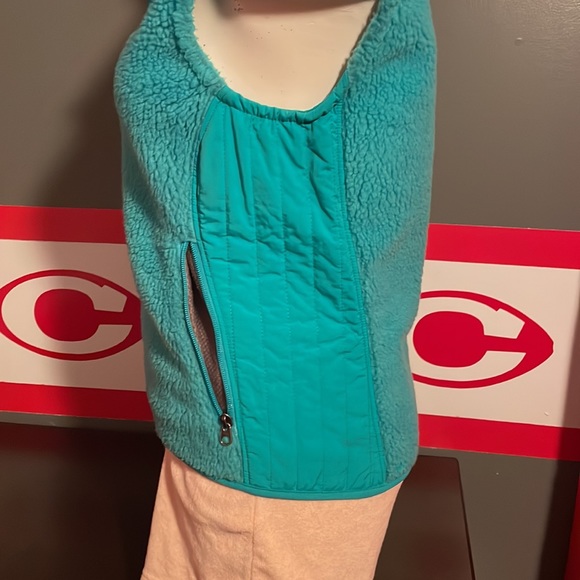 🎉Patagonia Like New Fluffy Fleece Green/Blue Vest! - Picture 3 of 5
